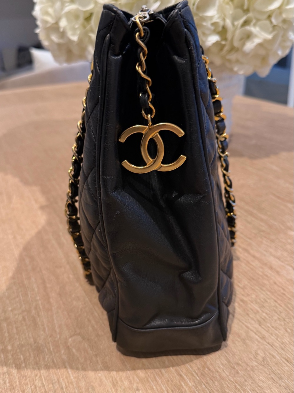 CHANEL Black Quilted Leather Shoulder Bag with Gold CC Hardware - Picture 5 of 12